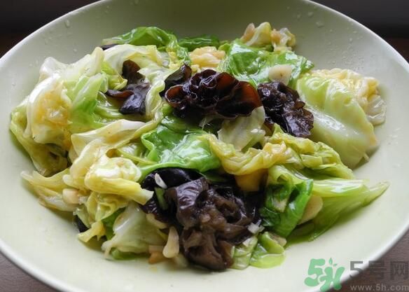 包菜可以和木耳一起炒嗎？包菜和木耳可以一起吃嗎？