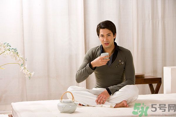 吃楊梅時(shí)可以喝茶嗎？吃楊梅時(shí)喝茶有什么壞處？