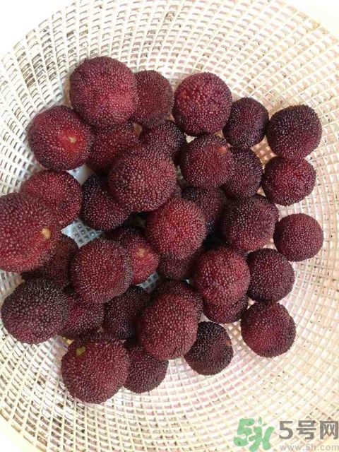 楊梅里面的蟲子能吃嗎？楊梅里面的蟲子吃了會(huì)怎么樣？