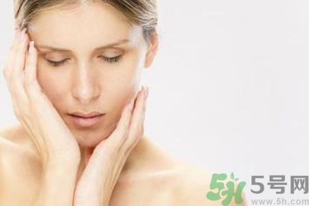 為什么夏天容易長雀斑？夏天長雀斑了怎么辦？