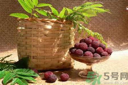 楊梅紅色好還是黑色好？楊梅顏色越深越好嗎？