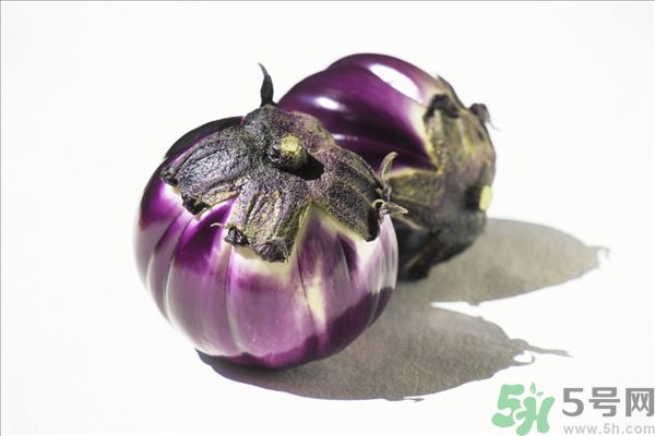 茄子里面有黑點(diǎn)能吃嗎？茄子里面黑了能吃嗎？