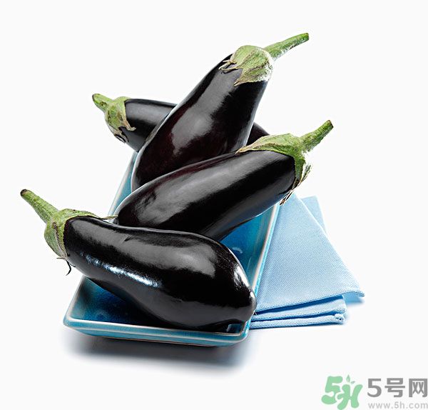 茄子里面發(fā)棕色能吃嗎？茄子里面有褐色能吃嗎？