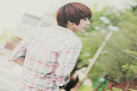 男生夏天長痘痘是什么原因？男生夏天長痘痘怎么辦？