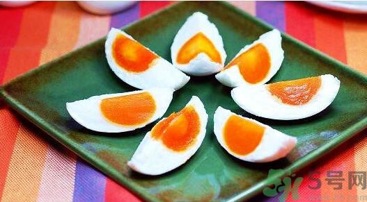 李子可以和咸鴨蛋一起吃嗎？李子能咸鴨蛋一起吃嗎？