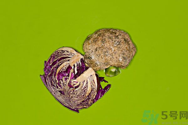 包菜外面爛了還能吃嗎？包菜里面有花可以吃嗎？