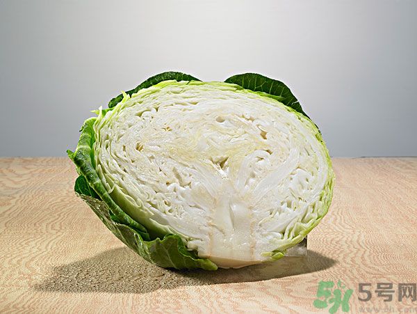 包菜外面爛了還能吃嗎？包菜里面有花可以吃嗎？