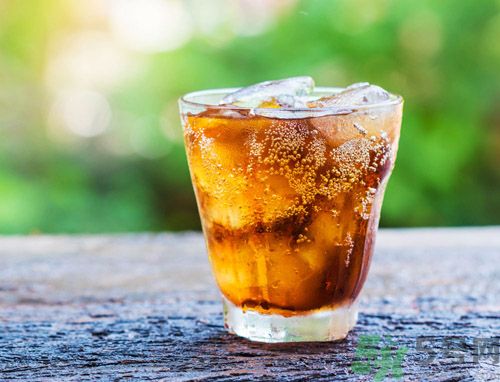 吃哈密瓜可以喝可樂嗎？喝可樂可以吃哈密瓜嗎？