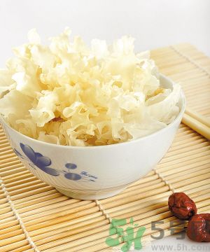 哈密瓜可以和銀耳一起煮嗎？哈密瓜可以和銀耳一起吃嗎？