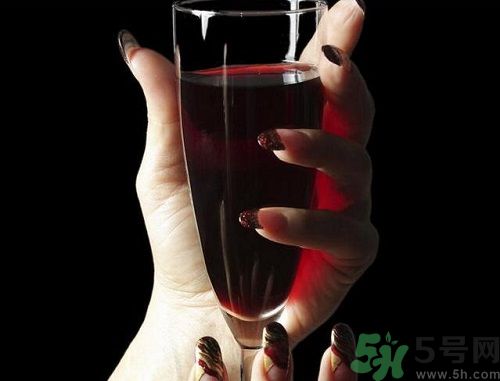 備孕期間女性能喝酒嗎？備孕的女性可以喝酒嗎？