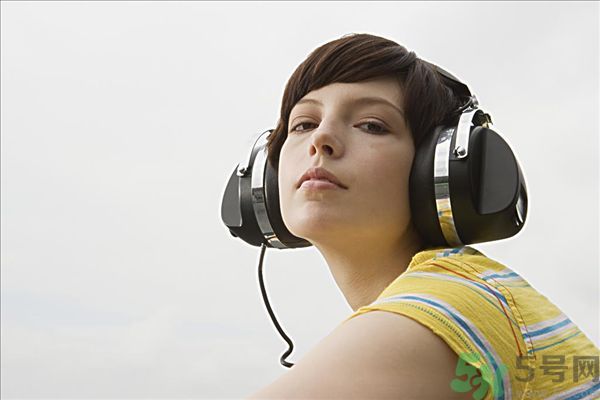 蹺二郎腿臉會變大嗎？蹺二郎腿會讓臉變大嗎？