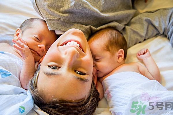 蹺二郎腿臉會變大嗎？蹺二郎腿會讓臉變大嗎？