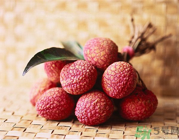 荔枝怎么吃不上火？怎樣吃荔枝不上火？