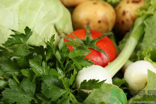 生菜能和土豆一起吃嗎?生菜和土豆一起吃的功效 生菜能和土豆一起吃嗎?生菜和土豆一起吃的功效