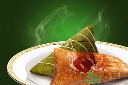 為什么煮粽子葉子會變黃？為什么煮粽子葉子會變色？