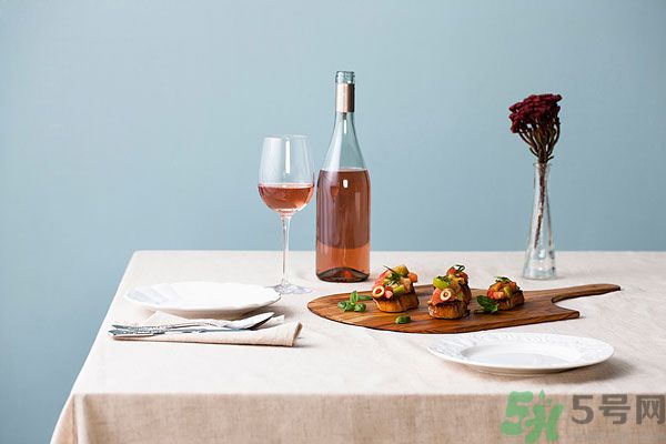 女生喝紅酒有什么好處？女生喝紅酒好嗎？