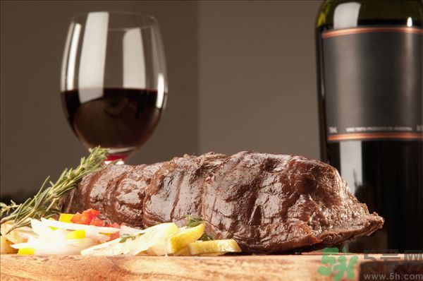 女生喝紅酒有什么好處？女生喝紅酒好嗎？