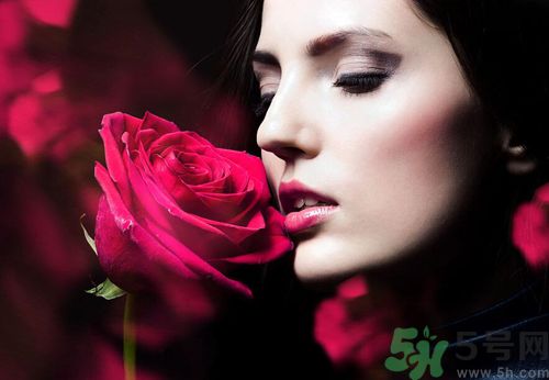 女性喝菖蒲酒有什么好處？女性喝菖蒲酒可以調(diào)經(jīng)嗎？