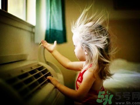 吹空調(diào)房間干燥怎么辦？吹空調(diào)怎么保濕？