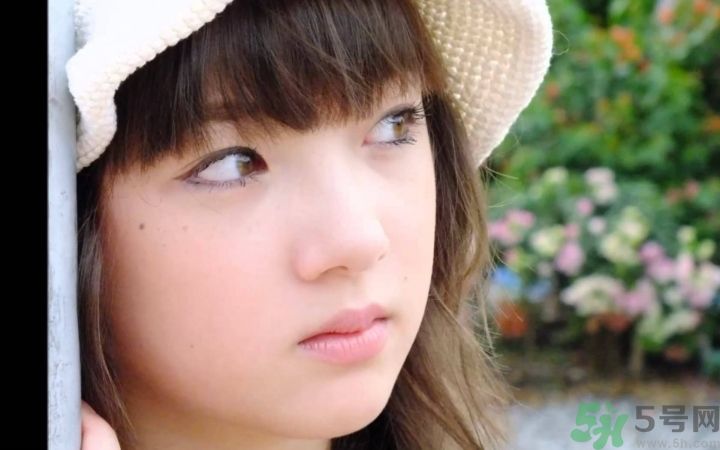 15歲變聲正常嗎？女生15歲才變聲正不正常？