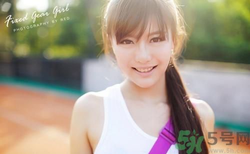 15歲變聲正常嗎？女生15歲才變聲正不正常？