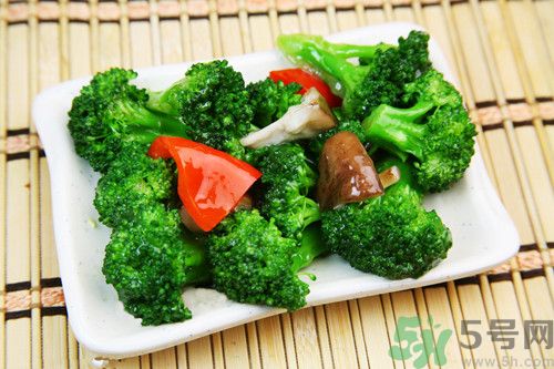 西蘭花沒(méi)炒熟能吃嗎?西蘭花沒(méi)炒熟吃了會(huì)中毒嗎 西蘭花沒(méi)炒熟能吃嗎?西蘭花沒(méi)炒熟吃了會(huì)中毒嗎