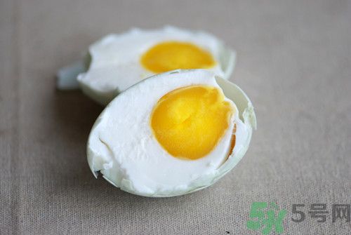 咸鴨蛋沒有油這么回事?咸鴨蛋怎么腌制才出油 咸鴨蛋沒有油這么回事?咸鴨蛋怎么腌制才出油