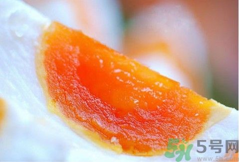 咸鴨蛋沒(méi)有油這么回事?咸鴨蛋怎么腌制才出油