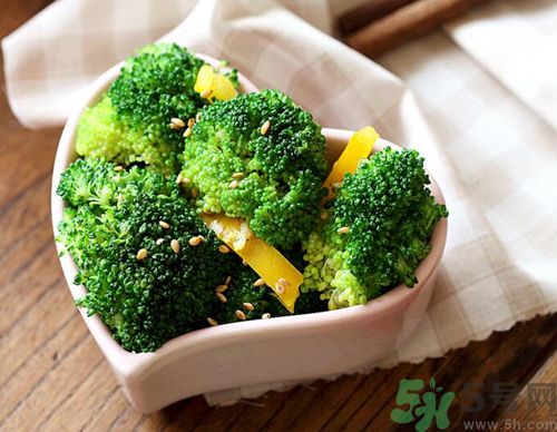 吃西蘭花可以豐胸嗎？吃西蘭花有豐胸作用嗎？