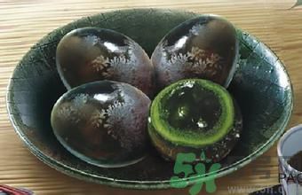 吃皮蛋可以喝酸奶嗎?皮蛋能和酸奶一起吃嗎? 吃皮蛋可以喝酸奶嗎?皮蛋能和酸奶一起吃嗎?