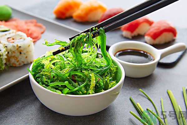 涼拌生菜放生抽還是老抽？涼拌菜放什么醬油好？