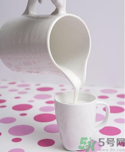 吃豌豆可以喝牛奶嗎？吃豌豆的時(shí)候可以喝牛奶嗎？