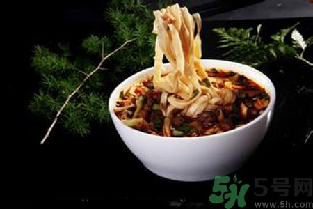 臊子面是哨子面嗎？臊子面和哨子面有什么區(qū)別？