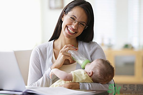 如何讓寶寶養(yǎng)成愛喝水的習慣？兒童智能水杯有啥功能？
