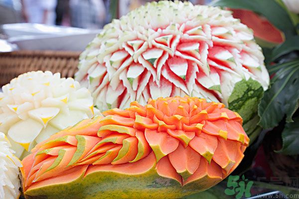 木瓜是酸的嗎？木瓜吃起來什么味道？