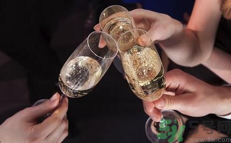 胡蘿卜汁可以解酒嗎？喝胡蘿卜汁可以醒酒嗎？