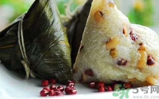 吃粽子可以喝白酒嗎?粽子能和白酒一起吃嗎? 吃粽子可以喝白酒嗎?粽子能和白酒一起吃嗎?