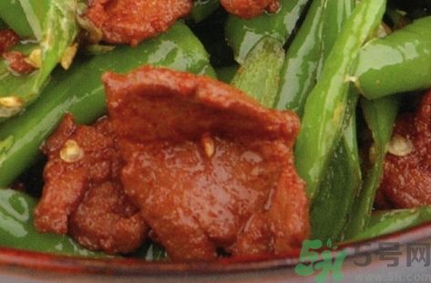 農(nóng)家小炒肉用生抽還是老抽?農(nóng)家小炒肉用的老抽嗎? 農(nóng)家小炒肉用生抽還是老抽?農(nóng)家小炒肉用的老抽嗎?