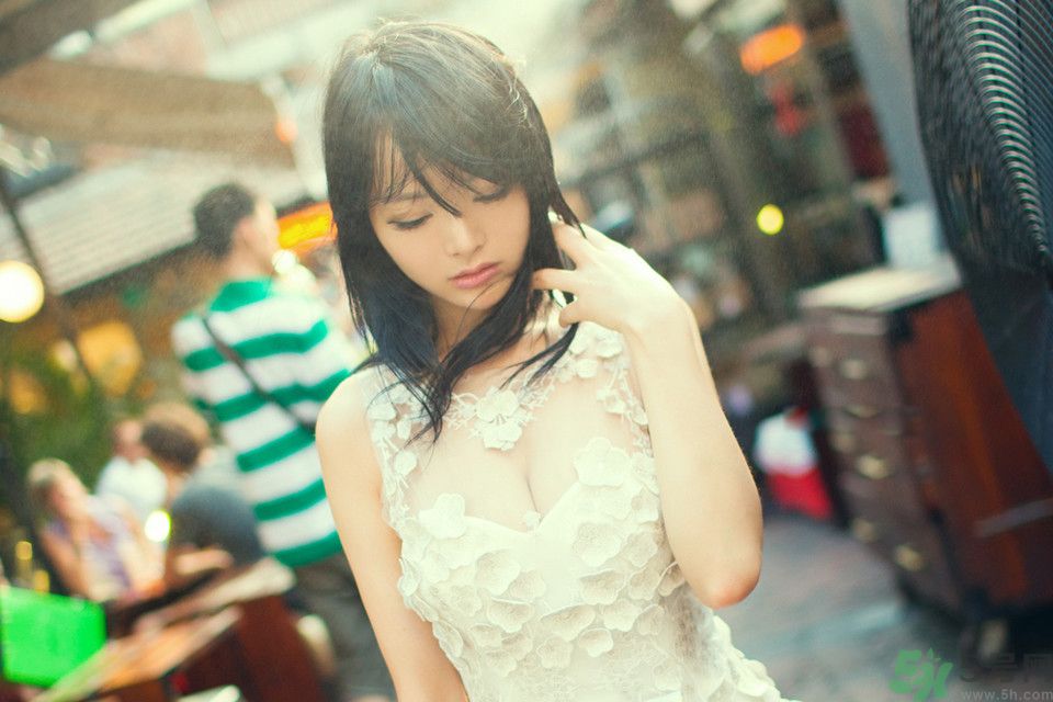 14歲女孩的乳頭有多大？14歲女生乳房正常有多大？