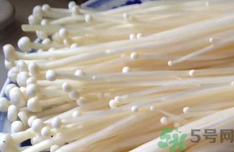 吃金針菇可以喝酸奶嗎?金針菇能和酸奶一起吃嗎? 吃金針菇可以喝酸奶嗎?金針菇能和酸奶一起吃嗎?