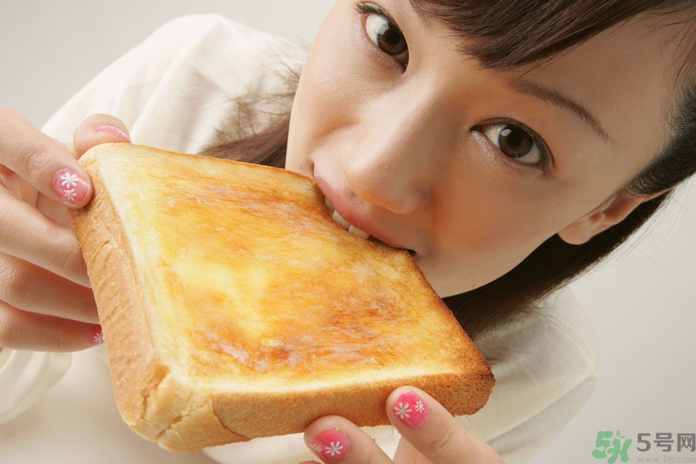 青春期女生吃很多是怎么回事？青春期女生很能吃怎么辦？