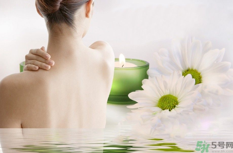 洗澡用沐浴露好還是香皂好？洗澡用什么洗的干凈？