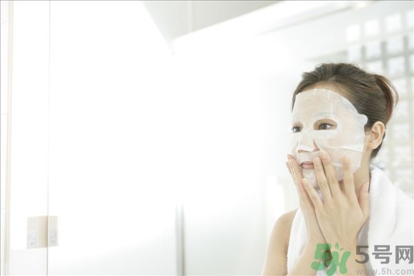 洗澡的時(shí)候可以敷面膜嗎？敷面膜和洗澡的順序