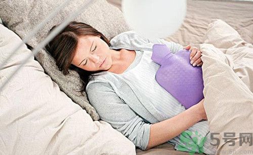 17歲女孩月經(jīng)不正常怎么回事?17歲女孩月經(jīng)推遲原因 17歲女孩月經(jīng)不正常怎么回事?17歲女孩月經(jīng)推遲原因