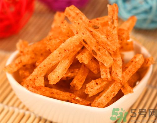 一對(duì)姐弟乳房過(guò)大,因?yàn)槠綍r(shí)愛(ài)吃辣條 一對(duì)姐弟乳房過(guò)大,因?yàn)槠綍r(shí)愛(ài)吃辣條