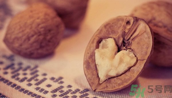 老人吃核桃好嗎?老人吃核桃有什么好處 老人吃核桃好嗎?老人吃核桃有什么好處