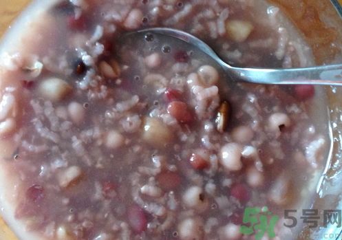 蓮子可以和薏米一起煮嗎?蓮子能和薏米同吃嗎? 蓮子可以和薏米一起煮嗎?蓮子能和薏米同吃嗎?