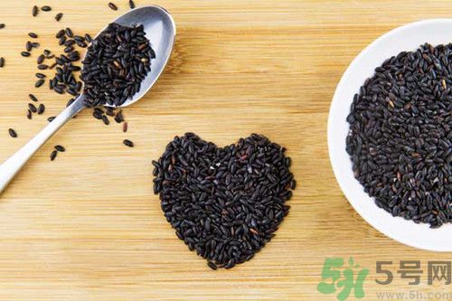 芝麻和牛奶能一起吃嗎?芝麻和牛奶哪個(gè)含鈣高 芝麻和牛奶能一起吃嗎?芝麻和牛奶哪個(gè)含鈣高