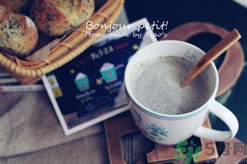 芝麻和牛奶能一起吃嗎?芝麻和牛奶哪個(gè)含鈣高 芝麻和牛奶能一起吃嗎?芝麻和牛奶哪個(gè)含鈣高