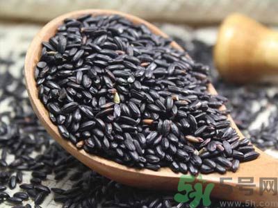 吃黑芝麻會(huì)變黑嗎?吃黑芝麻有什么好處和壞處 吃黑芝麻會(huì)變黑嗎?吃黑芝麻有什么好處和壞處